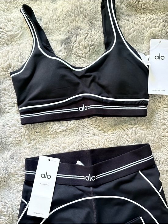 ALO Yoga Pants - Women’s ALO Yoga Set Black Sports Bra with White Contrast Trim